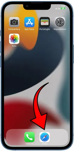 Schermata Home iPhone con icona Safari evidenziata nel dock